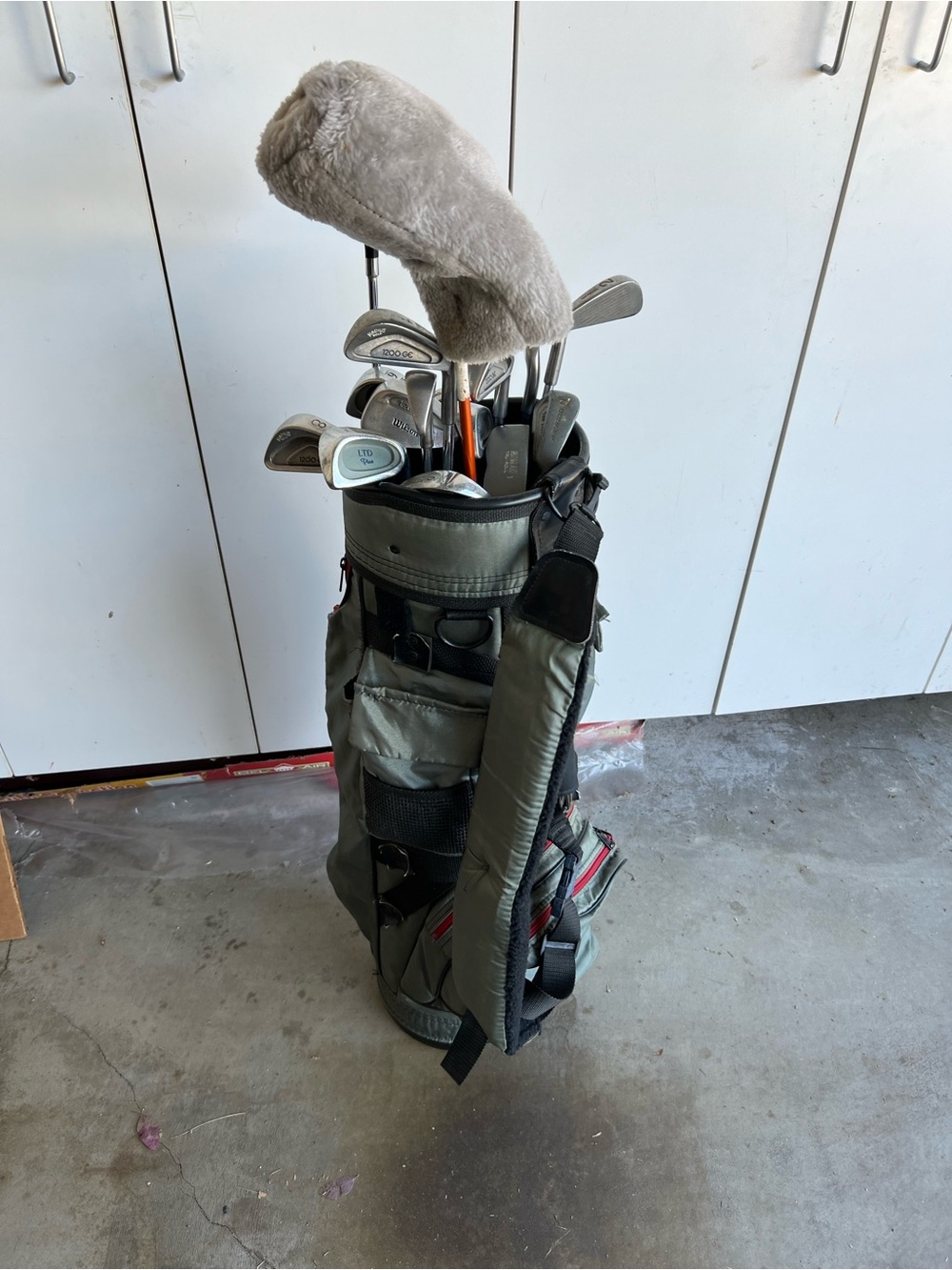 Men's Golf Club Set with Gray Golf Bag - Picture 2 of 4